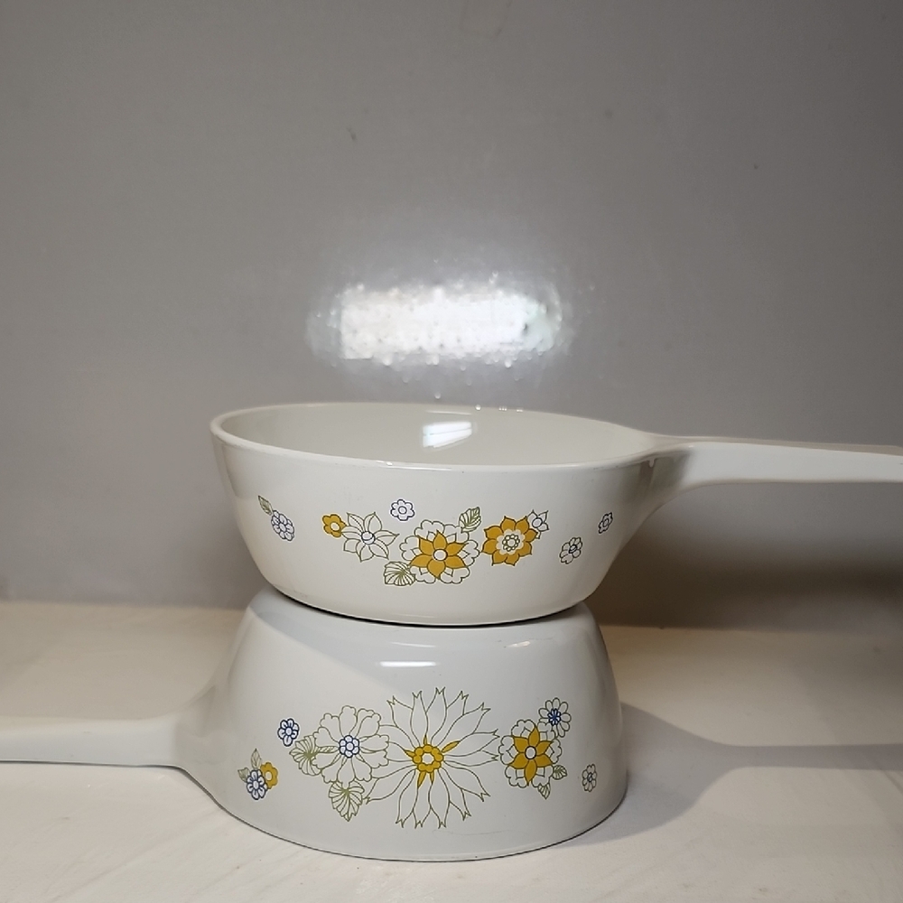 Corningware Saucepan P- 81-b  P-82-b Set Of 2